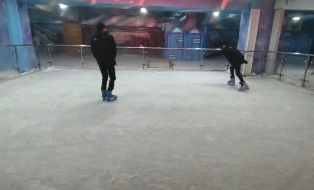  ice skating at DLF Mall of India Noida