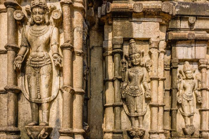 Beautiful carvings and sculptures on the walls of Kamakhya temple