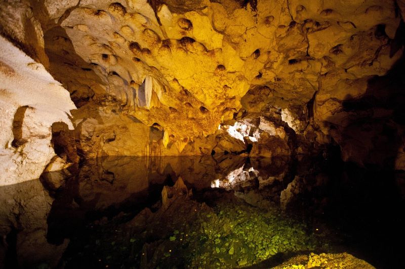 Kalaroos Caves in Kashmir