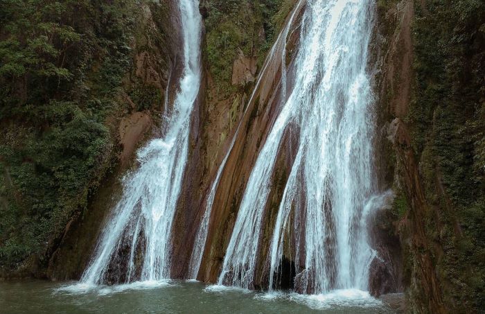 Satdhara Waterfall in Himachal Padesh