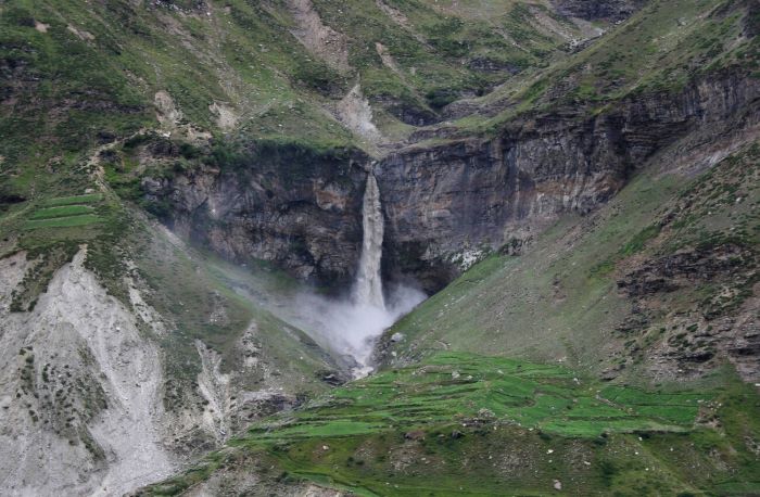 Sissu Waterfall in Himachal Pradesh