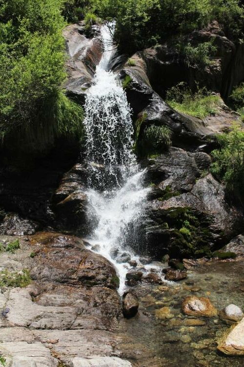 Tosh Waterfall in Himachal Pradesh