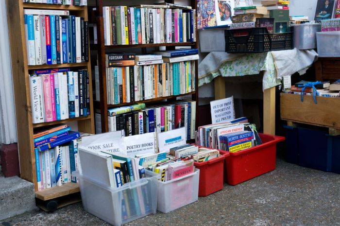 Bookstores and second-hand shops at Majnu ka Tila