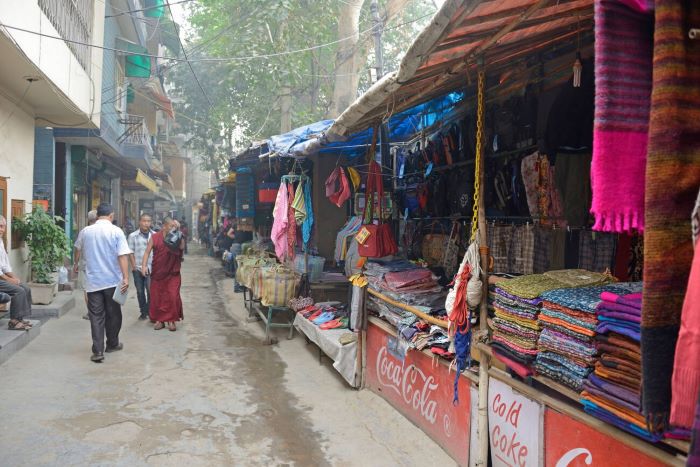 Shop for traditional Tibetan crafts in Majnu ka Tila