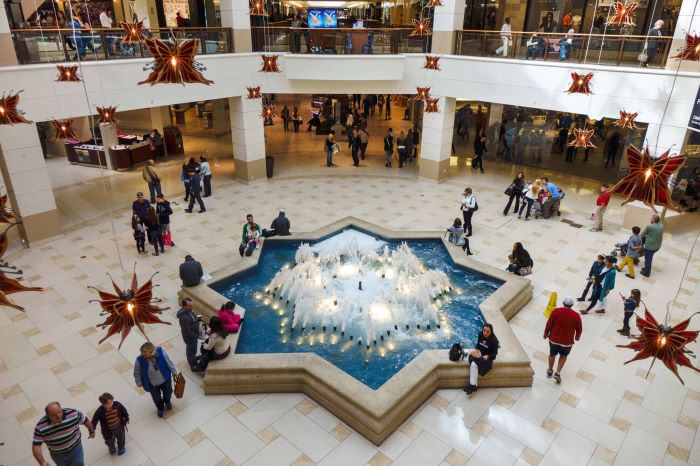 Fountain at Aventura mall USA