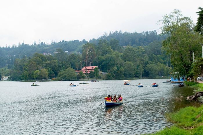 Komutteri Lake