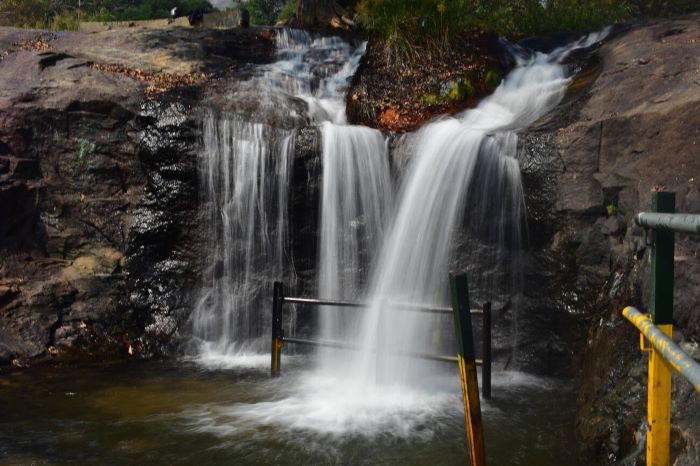 Kumbakkarai Waterfalls