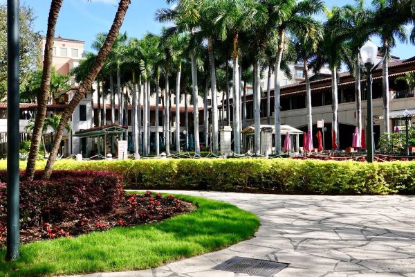 Relax at the outdoor courtyard of Aventura Mall