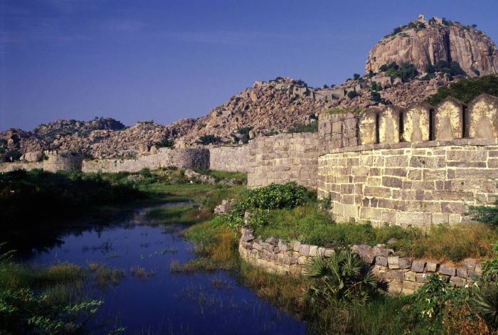 The massive walls of Gingee Fort